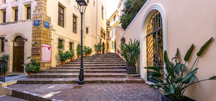 Chania: Private Guided Food and Wine Walking Tour with Lunch - Who this tour suits best