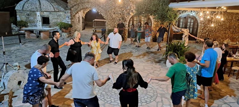Cretan Night Experience – Dinner, Music & Dance - Live lyra and laouto: why the music timing matters