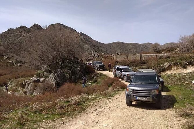 Explore the White Mountains of Crete - Stop 1: Nteres / Deres valleys, oranges and a coffee break