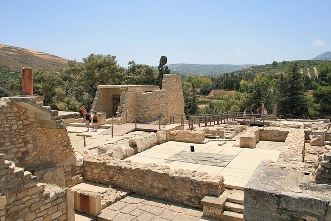 Full-Day Knossos And Heraklion Tour From Chania - The breakfast stop outside Rethymno: quick fuel, not included food