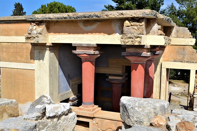 Knossos Palace, Museum & Rethymno city Private Tour from Chania - Lunch, drinks, and the van extras that save a long day