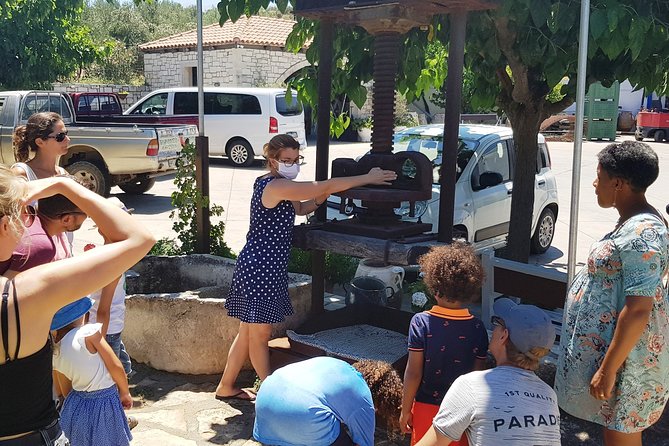 Pottery - Honey & Olive Oil experience - Stop 2: Apithano Honey Museum and Tasting in the Real Honey Lab World