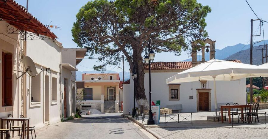 Private tasting of 6 cretan wines in Fres village - Fres village square in Apokoronas: the setting that keeps it authentic