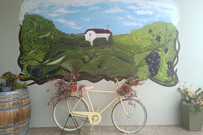 Sips of Crete: Flavors, Legends & Hidden Gems - Vouves Olive Tree: a quick stop with big meaning